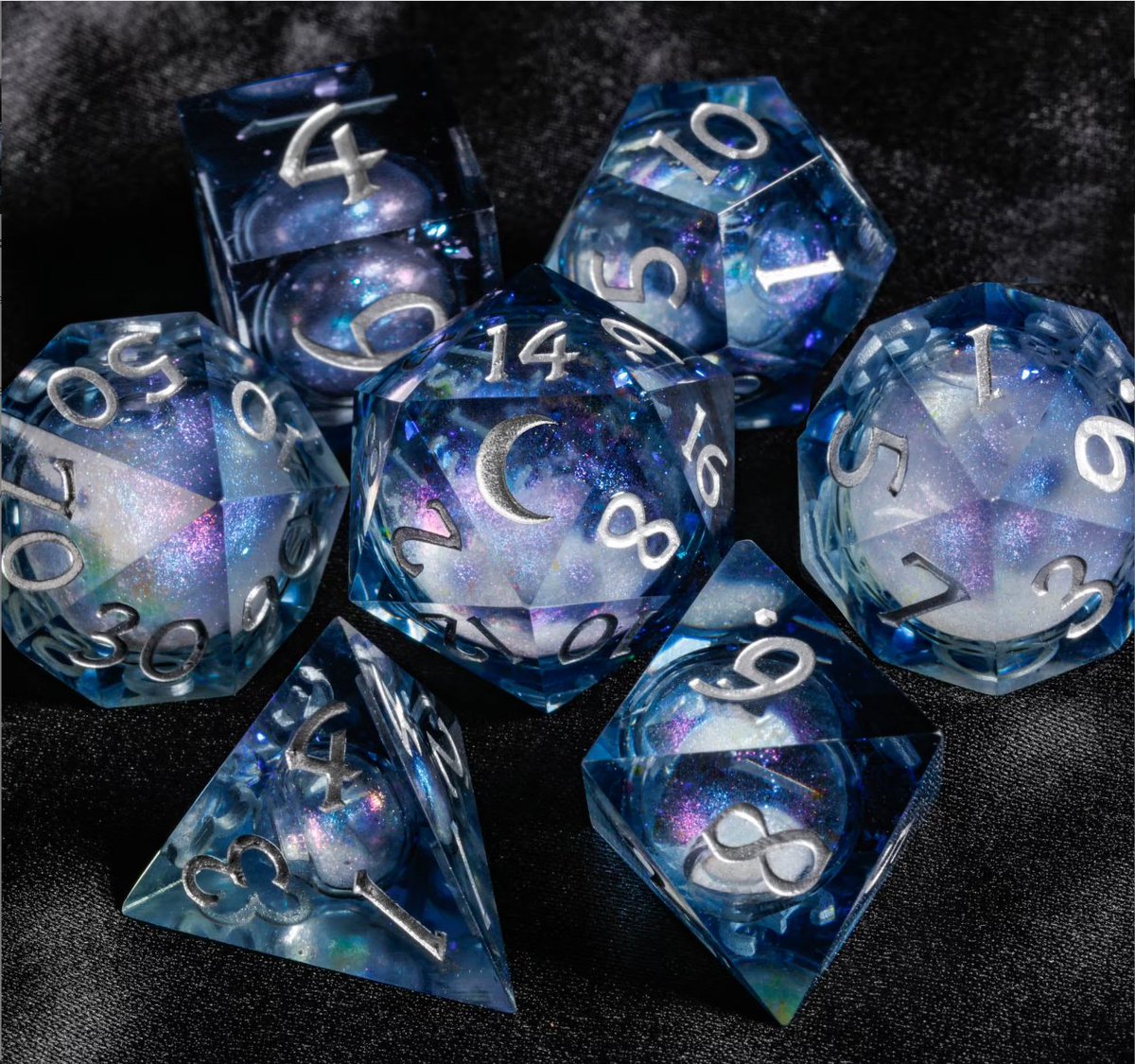 CrystalMaggie2's tweet photo. Liquid core dark blue resin moon dice set💙🔥🌟😍

#dnd #ttrpg #dice https://t.co/GA7oBfsWdx
