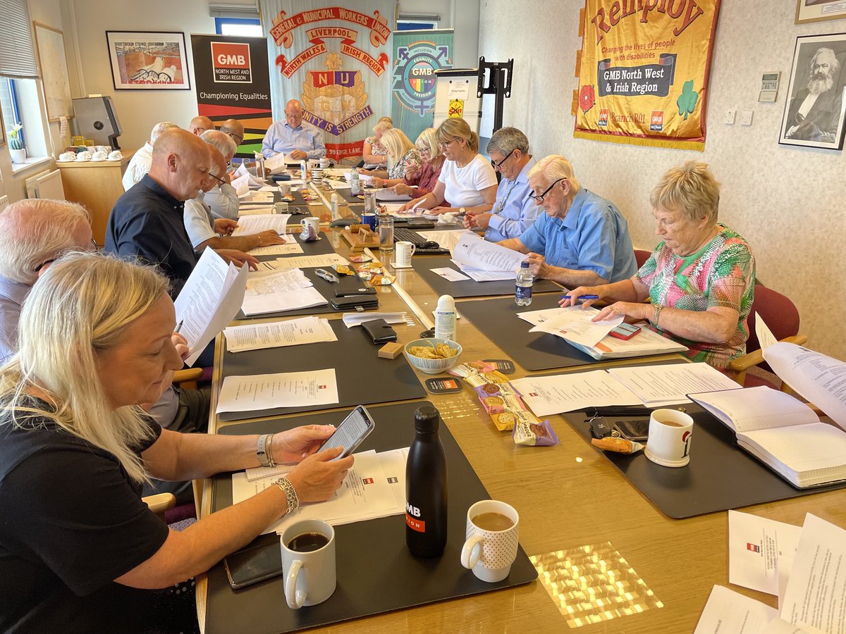 neilsmithgmb's tweet photo. Full house as always ⁦@gmbnwi⁩ Regional committee welcoming new members ! Love my Union ! ⁦@PaulMaccaGMB⁩ ⁦@deniseNWI⁩ https://t.co/V6KOSnnCP0