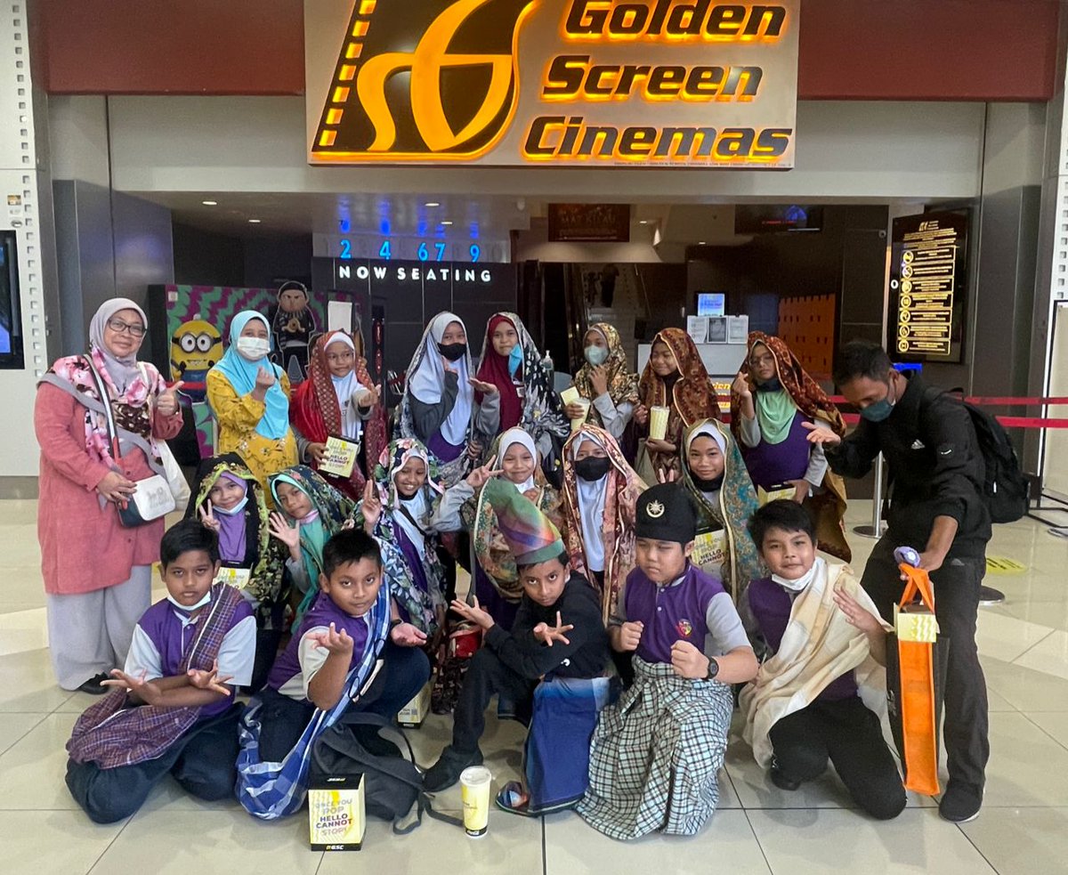 studiokembara's tweet photo. Shhโฆkhusyuk adik kita tonton #FILEMMATKILAU
Belajar sambil berhibur! 119 murid dari SK Tun Syed Ahmad Shahabudin turut serta tonton Filem #MATKILAU untuk menyemai semangat patriotisme di GSC Aeon Melaka!
Kredit: Cikgu Zetty, SK Tun SAS
#studiokembara #hiburanbermanfaat https://t.co/FOz08WUtVC