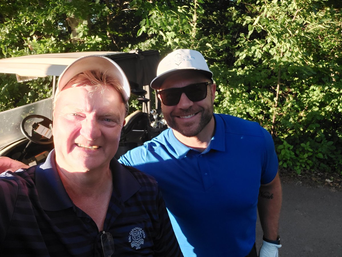 Liams_Hockey's tweet photo. Racing around the Mill River golf course in PEI for a late afternoon round with former @BlueJacketsNHL @NHLJets Grant Clitsome  hitting bombs and rolling in birdies (3) fantastic! Rolling into the bar and running into Dennis Maruk and Bobby Hull, priceless! 😆 #Legends https://t.co/lFYy7YDkRV