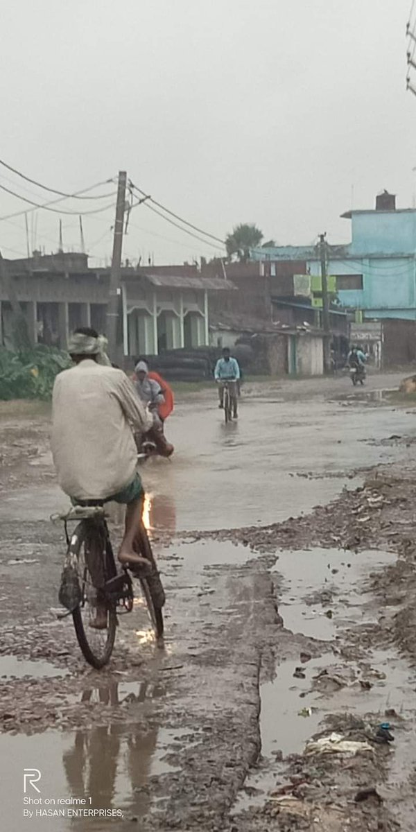 KumarRa34665945's tweet photo. @PMGSY_NRRDA प्रधानमंत्री ग्राम सड़क योजना अंतर्गत बिहार राज्य के मधुबनी जिला अवस्थित झंझारपुर में राम चौक से अंधराठाडी तक जाने वाली सड़क में नगर परिषद झंझारपुर वार्ड संख्या 01 एवं 02 के पास ( मोहम्मद अयूब चौकीदार के घर से NH 57 कन्हौली पूल) सड़क पूरी तरह से क्षतिग्रस्त हो गया है https://t.co/vLUIFsnGXr