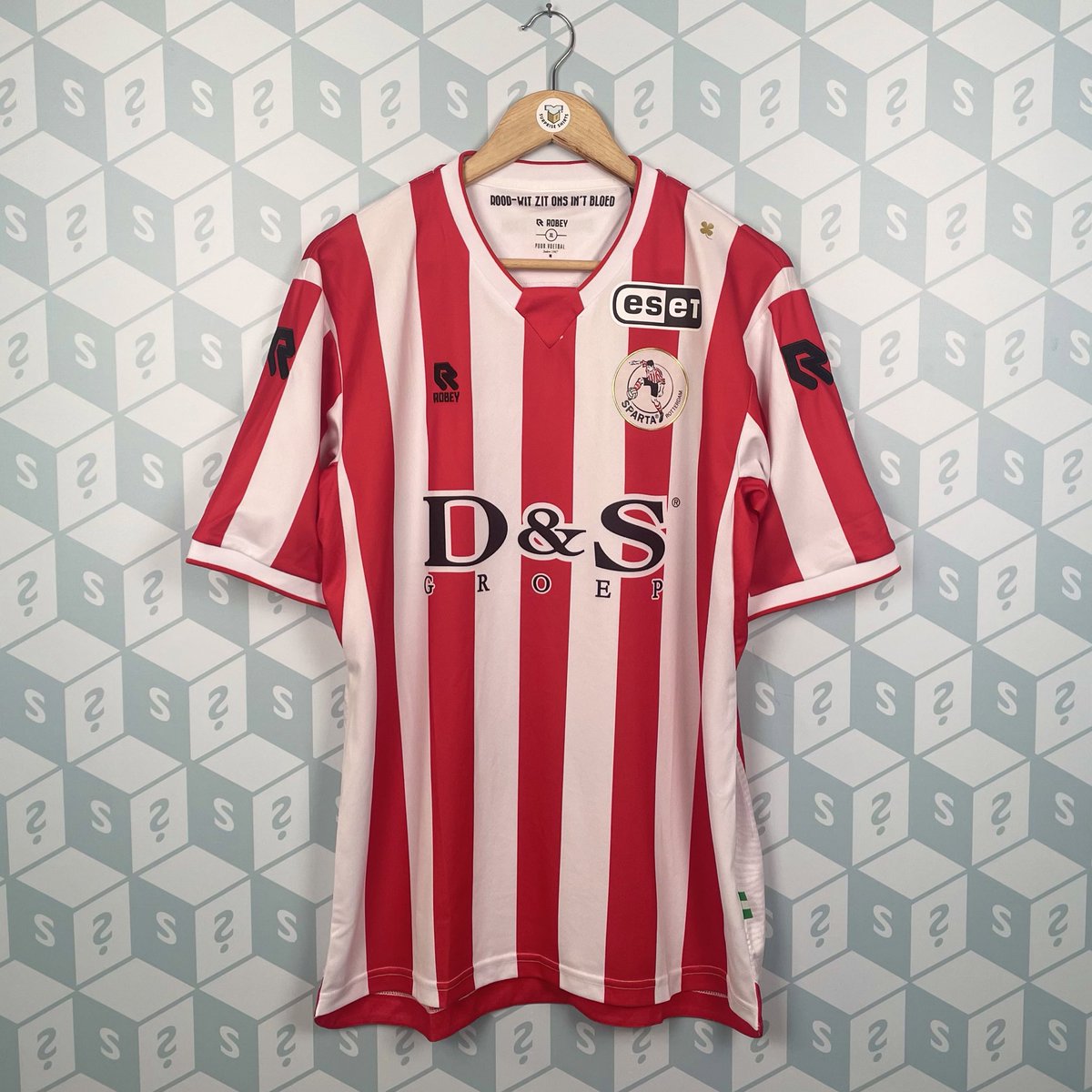 SurpriseShirts's tweet photo. GIVEAWAY! 👀

We’ve got this beautiful Sparta Rotterdam Home shirt from 20/21 (size XL, fits L) with a very slight defect… a perfect shirt but we can’t sell this one! 🇳🇱🏰

Let’s give it away 😁

♻️ Retweet
✅ Follow us 

We’ll pick a winner later today! ❤️ https://t.co/4SKVpHAyU8