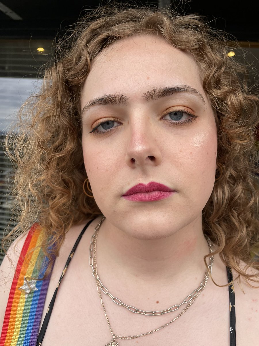 SinatraSlut's tweet photo. POV you’re my horrible gf saying she’ll “take nice photos of me” as a ploy to shove your finger up my nose https://t.co/qois4vZXpP