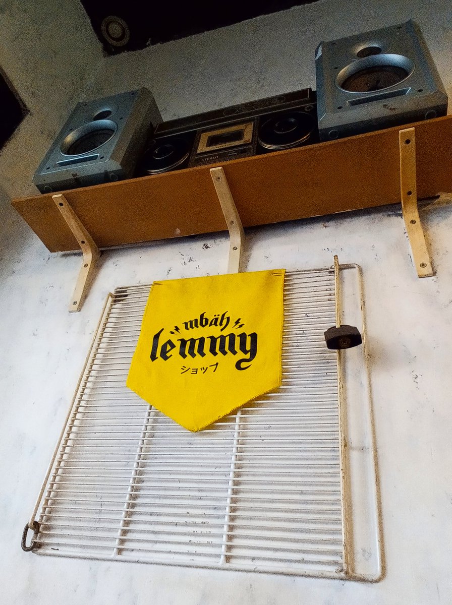 Ngopi disek di <a href="/MbahLemmy/">Kedai Mbah Lemmy</a> sekalian gibah rute lawas pendakian