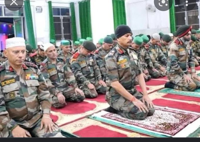 vsd_vikramsingh's tweet image. पत्रकार जी यह दो फोटो को भी आप जरा कमेंट कर दीजिए उनको क्या करना चाहिए