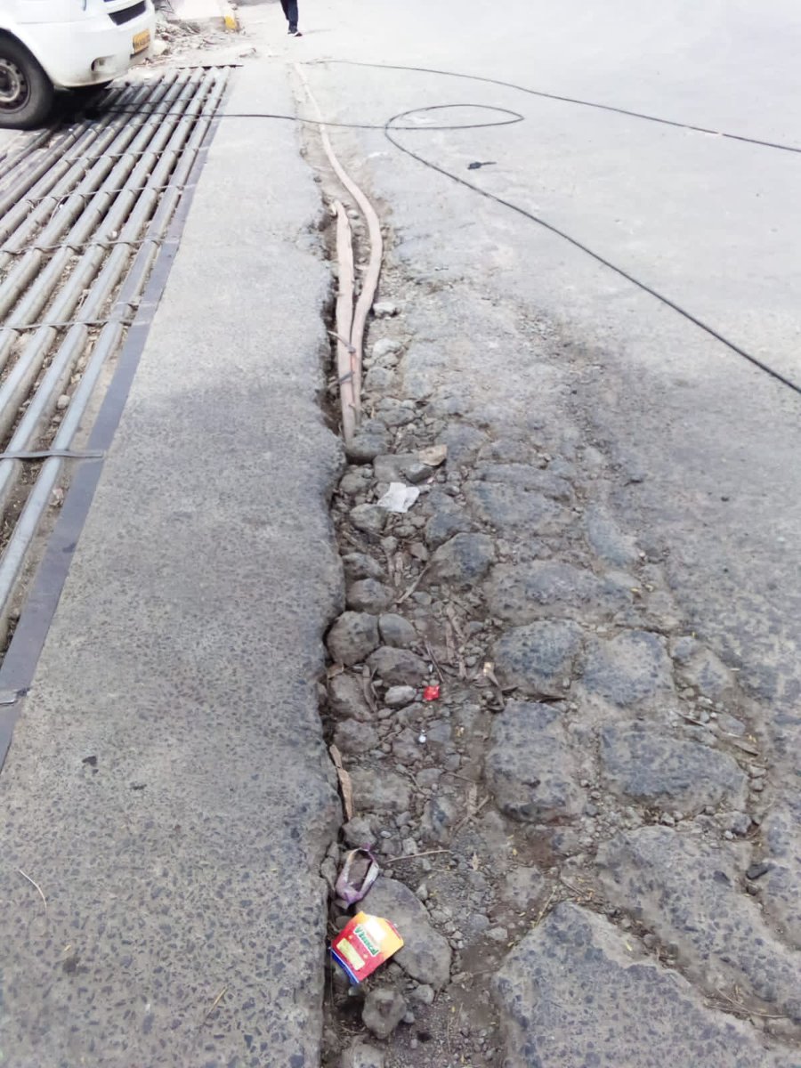Madhavi16820853's tweet photo. #potholes #hijawadiitpark #rains #hinjawadiindustriesassociation @pcmcindiagovin @PCMCSarathi @HinjeIndsAssoc @GPMaan1956 @mai_dhore @HinjewadiTimes @HinjewadiNews  @HIRWA_Hinjawadi https://t.co/7U9DIymQV2