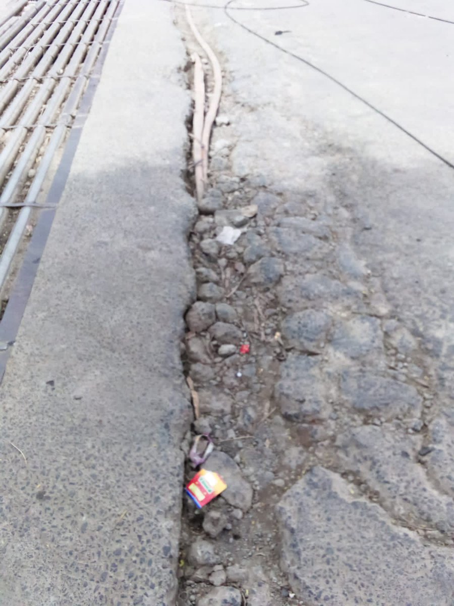 Madhavi16820853's tweet photo. #potholes #hijawadiitpark #rains #hinjawadiindustriesassociation @pcmcindiagovin @PCMCSarathi @HinjeIndsAssoc @GPMaan1956 @mai_dhore @HinjewadiTimes @HinjewadiNews  @HIRWA_Hinjawadi https://t.co/7U9DIymQV2