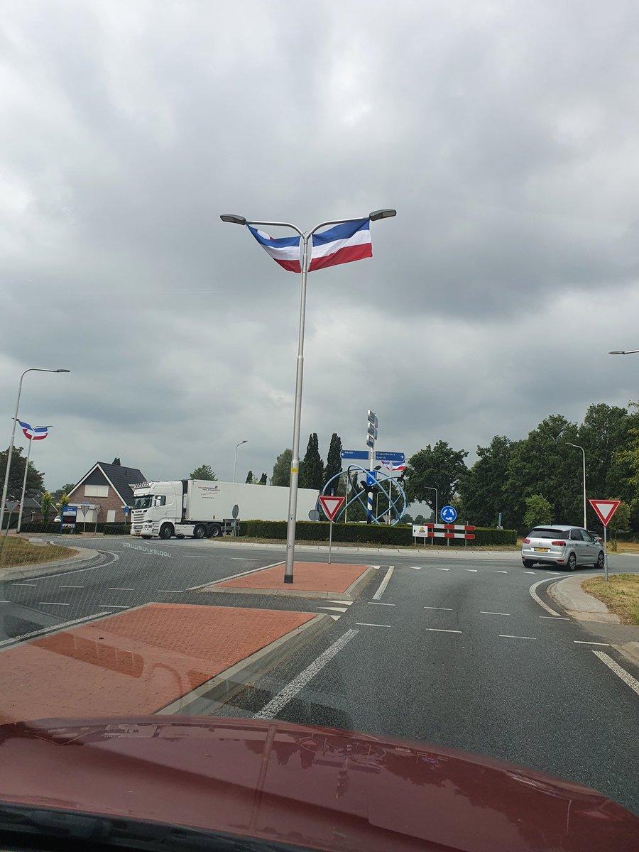 v_bep's tweet photo. #boerenprotest in de Achterhoek, ieder kruispunt, elke rotonde. #iksteundeboeren https://t.co/5CO2cqAsIl