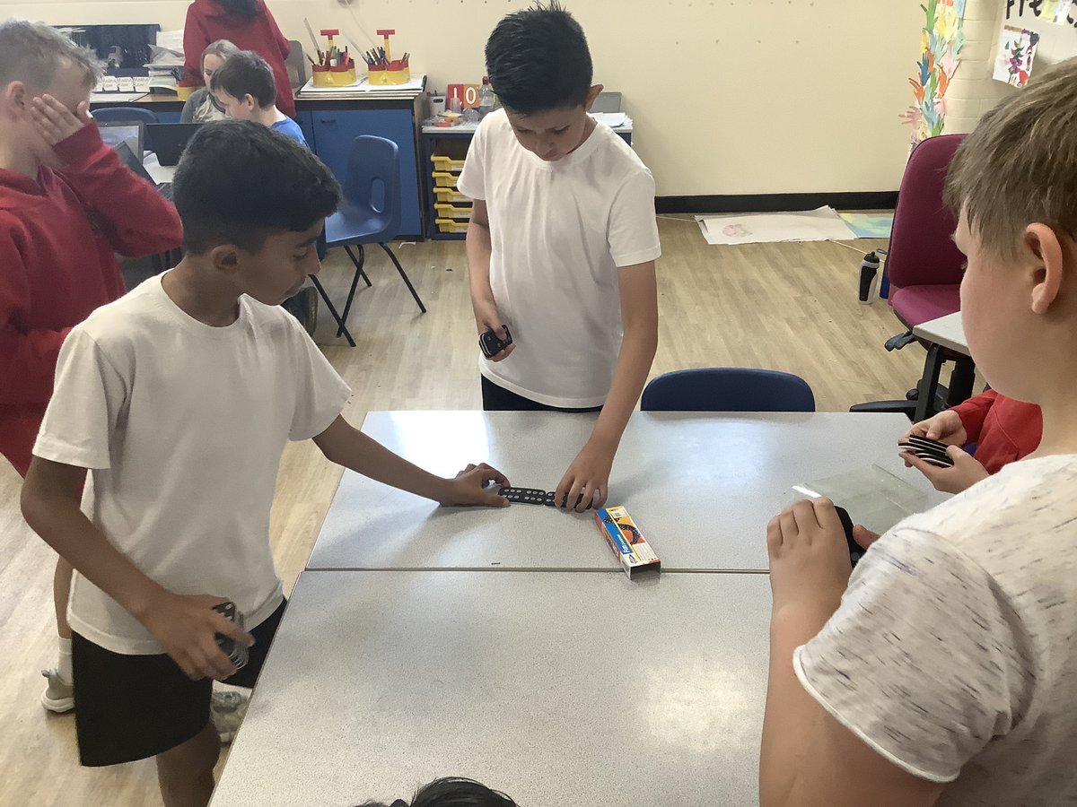 PeelParkClass18's tweet photo. Yesterday we had a treat afternoon after earning all of our whole class dojos ⭐️ https://t.co/iLJGgxwnwy