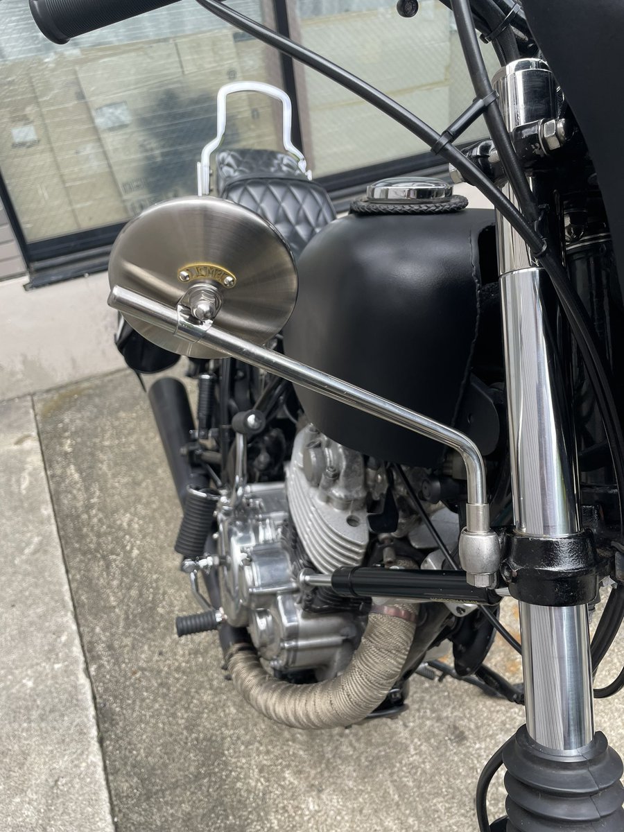atsushi_sr400's tweet photo. 旧型ニールックブラケットから新型ニールックミラーブラケットに変更ついでにJCMAミラーφ80 ヘアラインも取付。
2%erさんとモーターロックさんの部品多めです。

#MOTORROCK
 #2persenter https://t.co/CpcNg58hcI