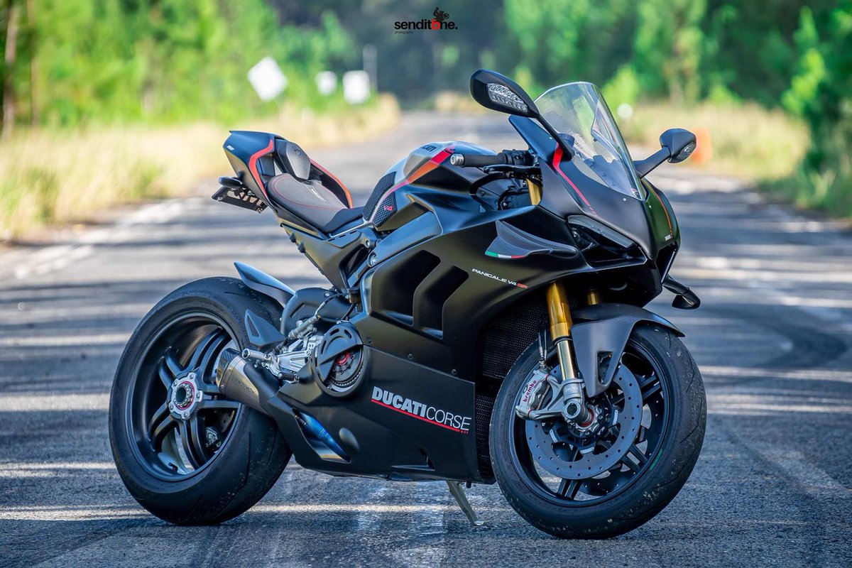 Thanks to #BikeHPS customer Robert @2_hypr for these excellent photos ( taken by @senditbne ) of his #DucatiPanigaleV4SP with newly installed #SICOM DMC Ceramic Brake Discs.

More info at... bikehps.com/sicom
⁣⁣⁣
#DucatiPanigaleV4 #DucatiPanigaleV4R #PanigaleV4 #DucatiV4