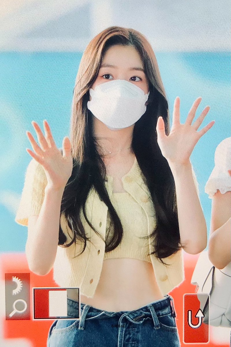 tinyseulrene's tweet photo. feeling dizzy https://t.co/o3hId4MqgM