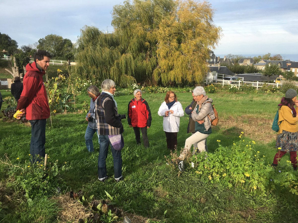 Inscrivez vous dès maintenant pour la formation : Animer un jardin partagé avec l'ARDES Normandie ! La formation se déroulera sur 4 jours, le 3, 4, 17, 18 octobre 2022 à La Demeurée (Saint Contest). 7vents.fr/nos-formations/ #formationprofessionnelle  #jardinspartagés