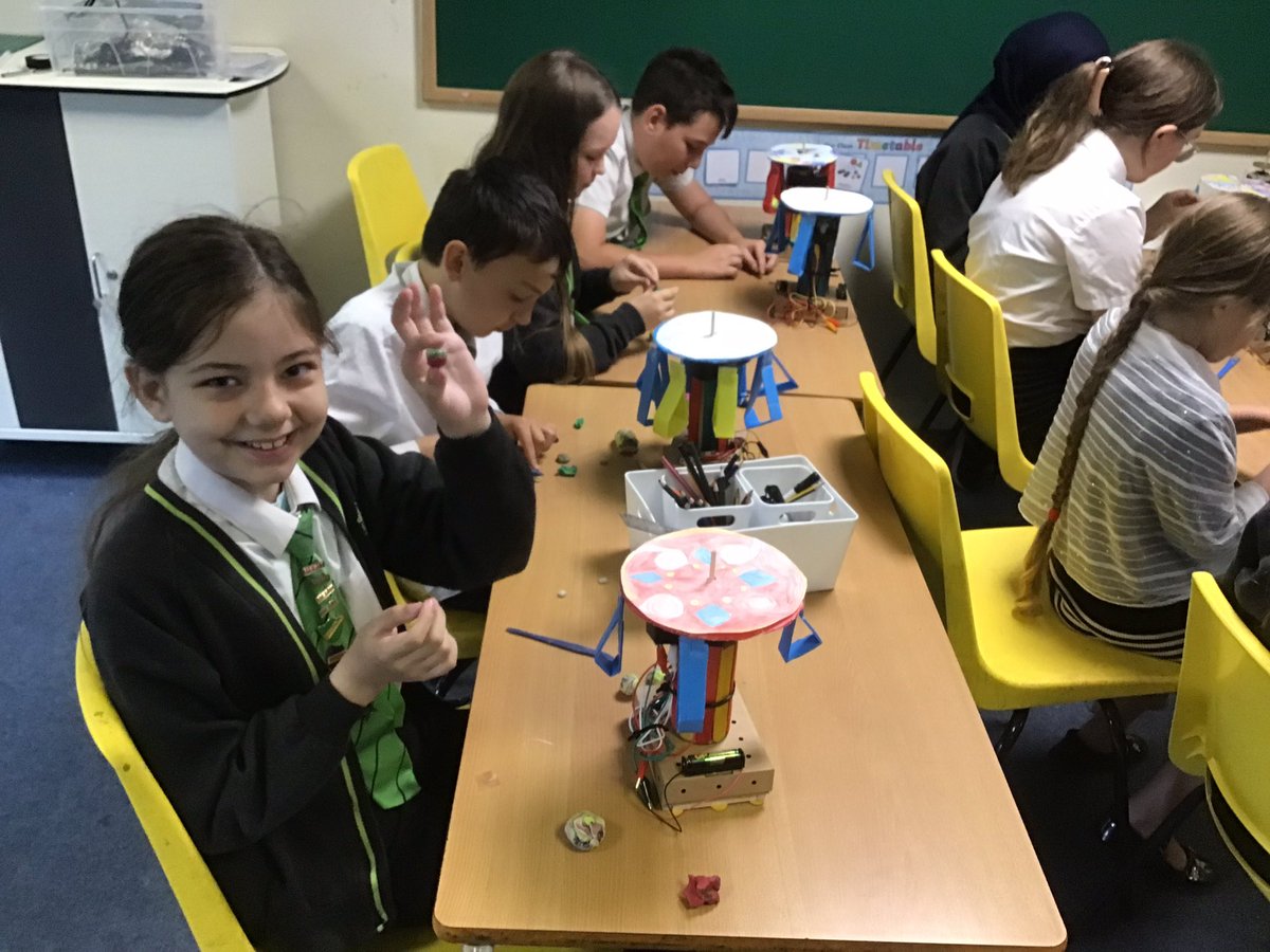LindenRDoak's tweet photo. Putting the finishing touches onto our fairground rides #LindenDT https://t.co/zqoJPRsDsy