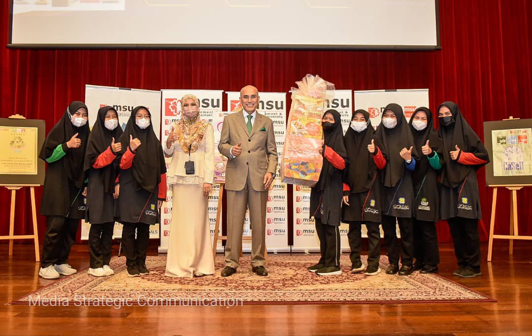 MohdShukriYajid's tweet photo. Delighted to officiate the Health Science Week organised by the Faculty of Health &amp; Life Sciences. With the theme Embracing Science for a Sustainable Future, it's a great move to create a further appreciation for these life-impact initiatives. @MSUmalaysia  @MSUmalaysiaFHLS https://t.co/Up0ZS82cPE