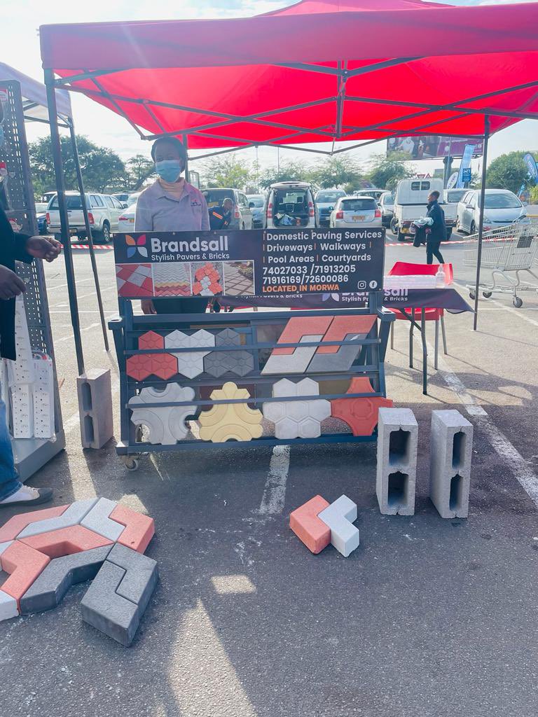 Romeo_Roian's tweet photo. if you’re in airport junction or surrounding areas, be sure to check out our stall( in front of builder’s warehouse ) 🥰. 
please retweet my next client might be on your tl 🙏 https://t.co/ScWanBafiz