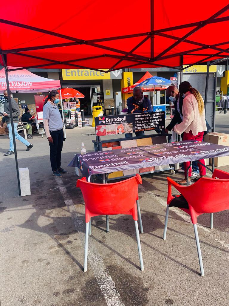 Romeo_Roian's tweet photo. if you’re in airport junction or surrounding areas, be sure to check out our stall( in front of builder’s warehouse ) 🥰. 
please retweet my next client might be on your tl 🙏 https://t.co/ScWanBafiz