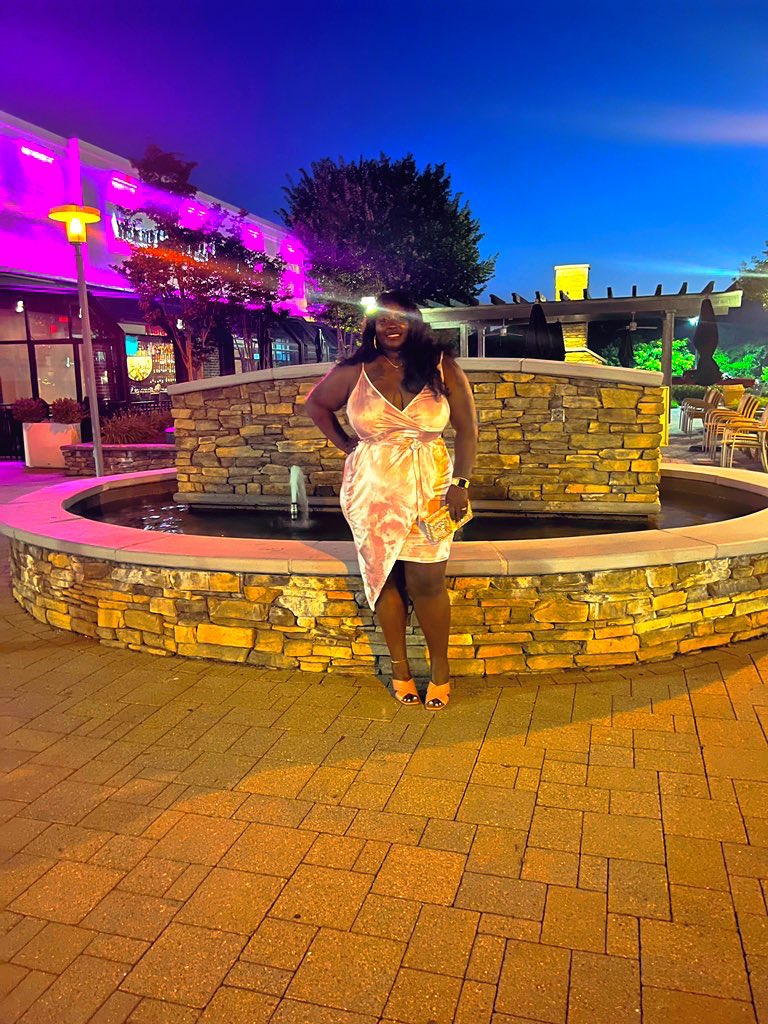 50ShadesofKellz's tweet photo. I came, I saw, I fought like hell and I conquered…..as I enter into a NEW YEAR! I can only imagine what God has in store for this year!! Because he showed off this one! #Hello38 #IssaRealBishHoliday #CancerBaby♋️ #YouAboutToLoseYourJobMarilynGirl https://t.co/1VyO9BYNLz