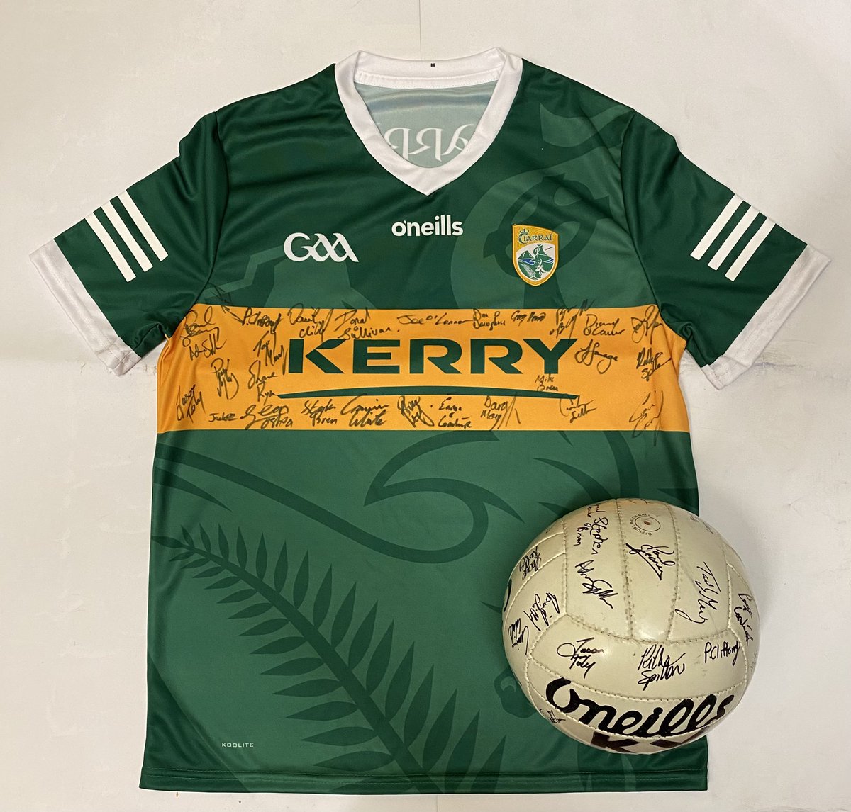 Kerry giveaway 😍

Win a signed <a href="/Kerry_Official/">Kerry GAA</a> jersey and signed <a href="/ONeills1918/">O'Neills</a> official match ball ✍️ 🏐 

To enter :
1. Like &amp; Retweet this post.
2. Tag a friend. 
3. Follow <a href="/KerryGAAStore1/">Kerry GAA Store</a>

#competition #kerrygaa #wearekerry #upthekingdom
