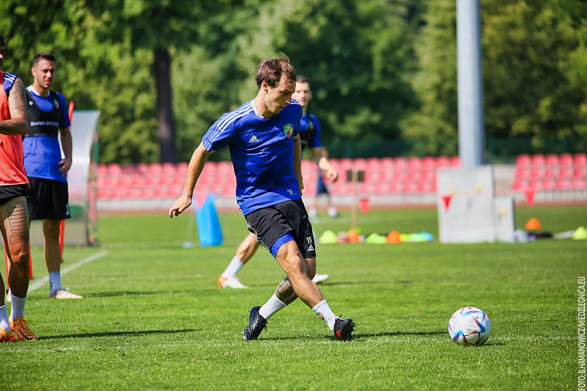 MKS Miedź Legnica (@miedzlegnica) on Twitter photo Ufff jak gorąco ☀️
Mimo wysokiej temperatury 🌡️ i palącego słońca mocno trenujemy 💪
<a href="/barinsports1/">barinsports</a> Ufff jak gorąco ☀️
Mimo wysokiej temperatury 🌡️ i palącego słońca mocno trenujemy 💪
<a href="/barinsports1/">barinsports</a>
