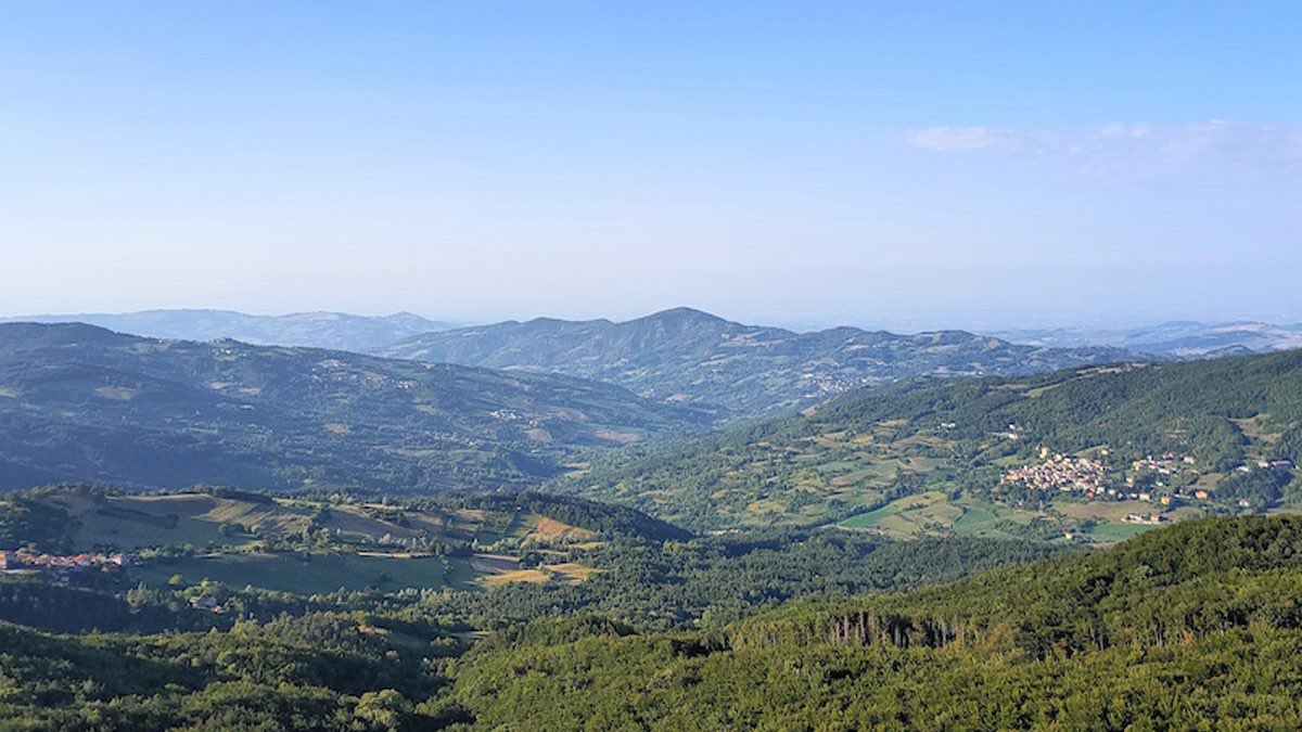 Saliamo in alto per questa escursione in #ValTidone che esplora l'affascinante confine tra #Emilia e #Lombardia: Escursione alla Pietra Corva!

#travelvaltidone 

👉🏻 travelvaltidone.it/escursione-pie…

<a href="/visitpiacenza/">visitpiacenza.official</a> <a href="/visitemilia/">Visit Emilia</a> <a href="/turismoER/">inEmiliaRomagna</a>