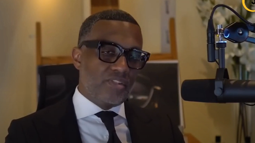 Kevin is a Christian African-American. People worldwide seek his advice on relationships, fashion, lifestyle, and more. People, especially the black community, value his perspectives and ideas.

Some secret facts about him-
youtube.com/watch?v=NKYPrw… 😯

#socialmedia #kevinsamuels