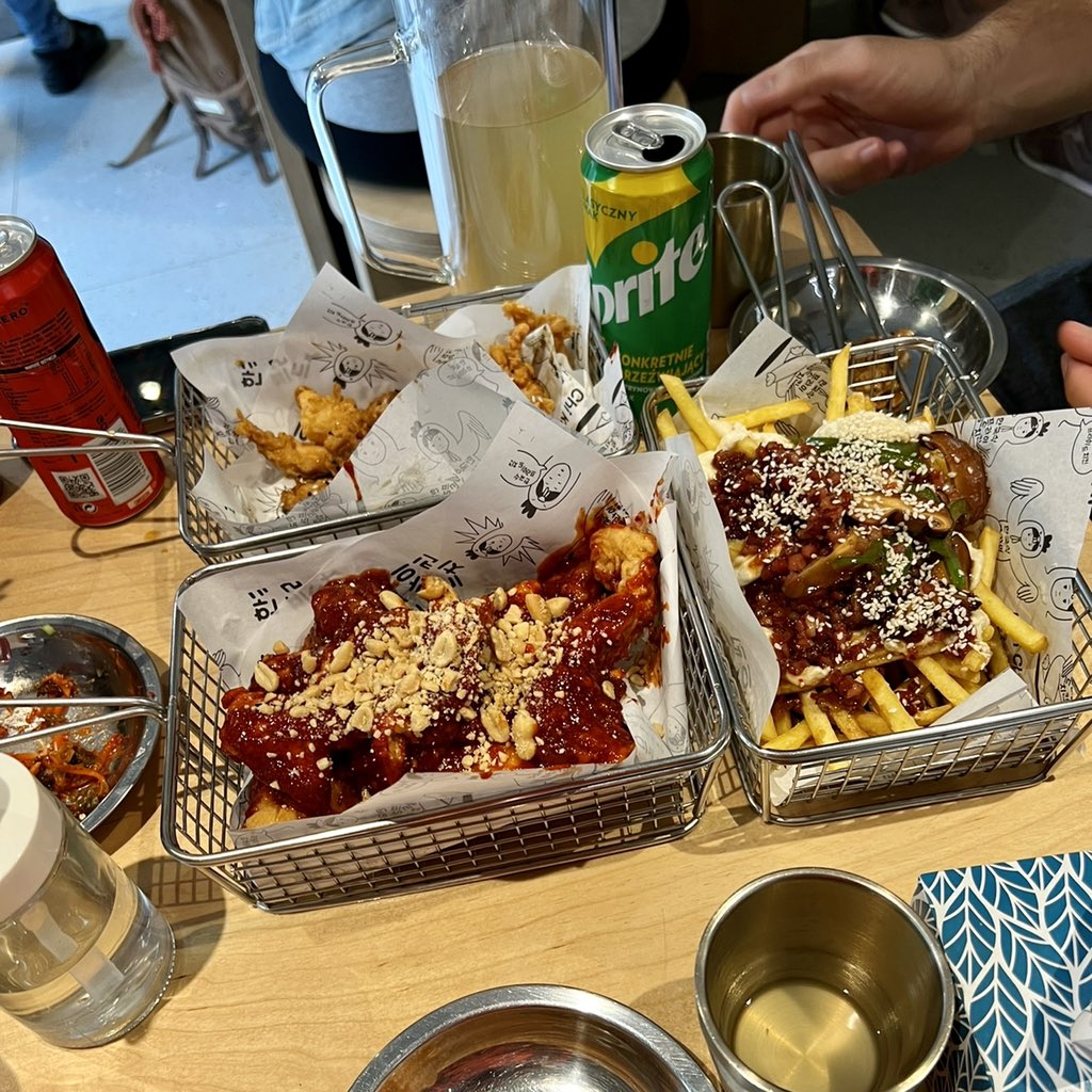 Pragnę koreańskiej kury z mojego ulubionego #Kimchiken’a ale nie dowozicie na Polankę. <a href="/jakubtepper/">Jakub Tepper 🇯🇵✈️🎮🍙🍛</a> czy mam jakieś alternatywy?

Zdjęcie z ostatniego wypadu dla atencji.