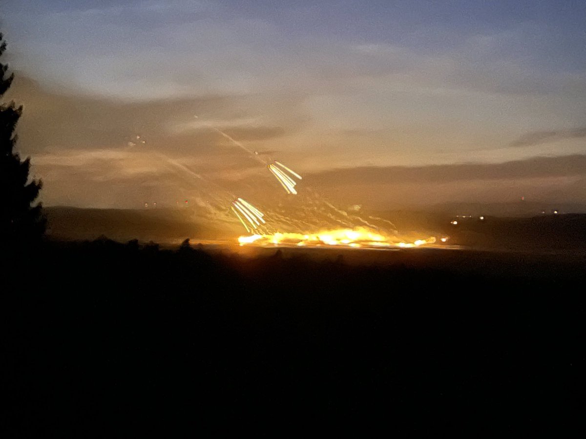 JMRC_Vampire07's tweet photo. Obscuration using red phosphorus has unique infrared screening properties achieving effects during both day and night operations. Just hits harder at night! #TrainToWin #StrongerTogether #WeAreNato @56artiller https://t.co/9mKisEDllg