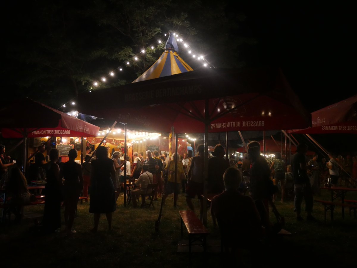 Dernier lever de rideau pour les spectacles du festival ! Venez vivre l'expérience du slow festival : son cadre de verdure, son ambiance champêtre et sa programmation haute en couleurs. 
#ves22 #villeneuveenscene #festivalavignon #festivalavignonoff