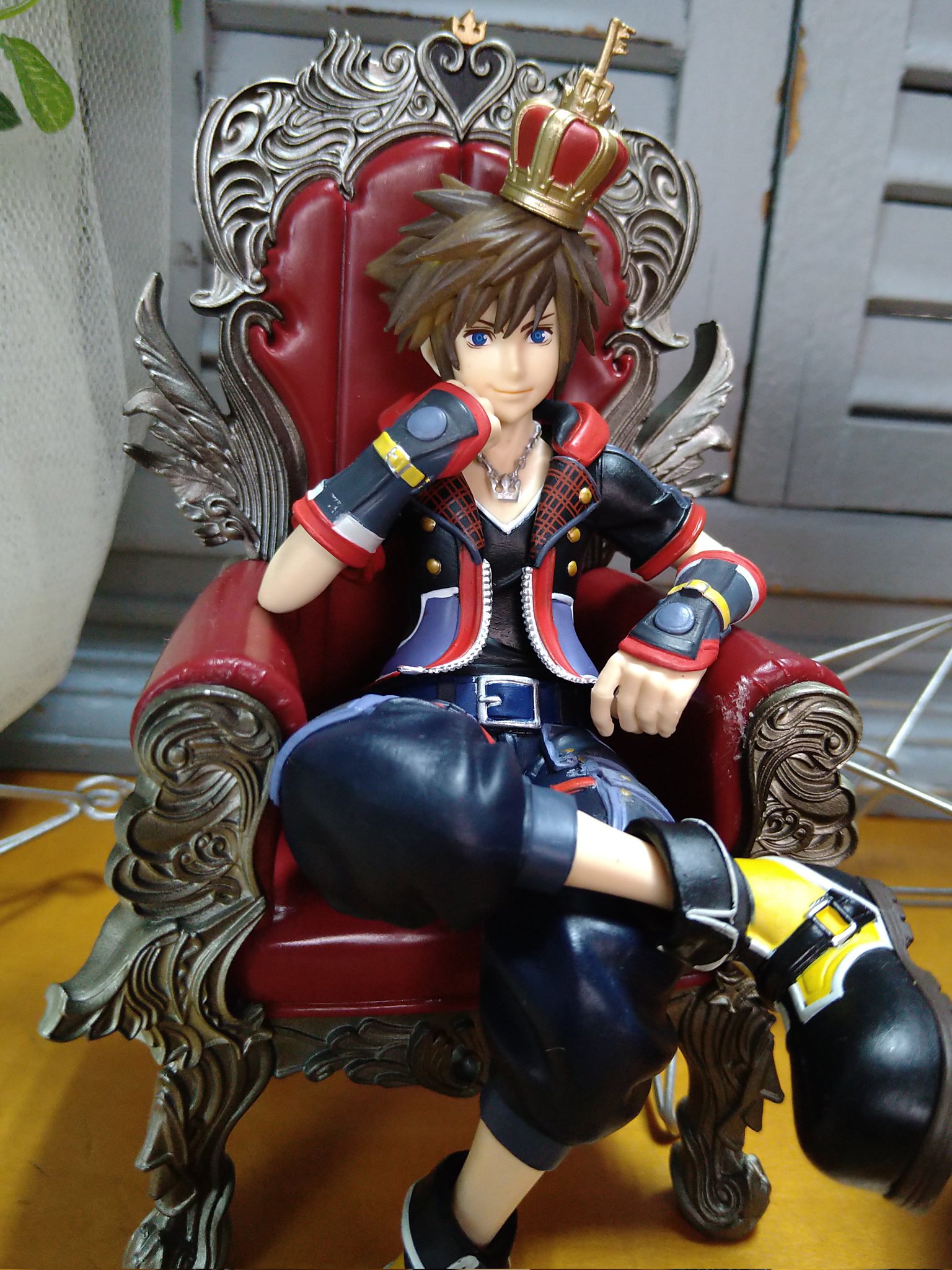 一番くじ　キングダムハーツ　ソラ（二次元彩色）、カイリ キングダム ハーツ」20周年記念“一番くじ”登場！ 玉座に座るソラ