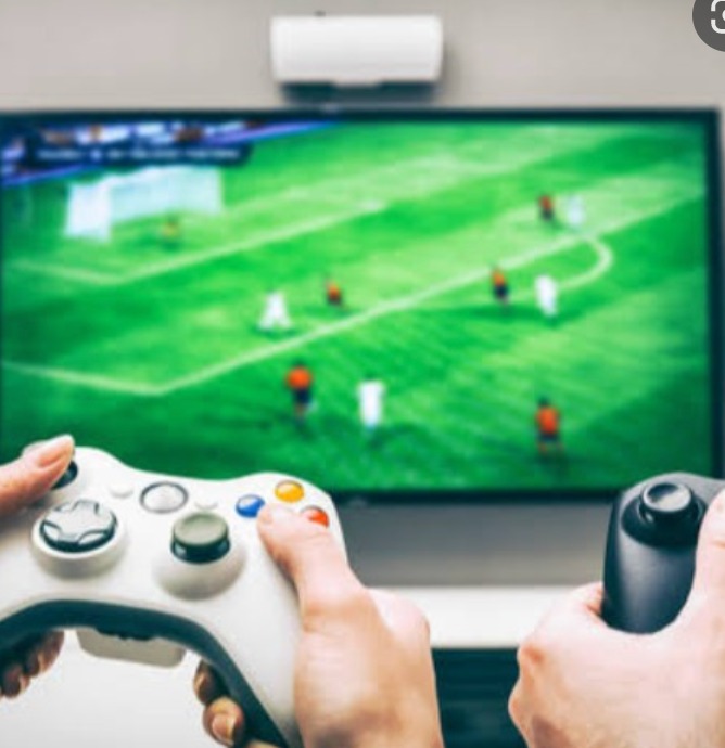 Kalo lagi waktu luang aku pasti main sih wkwk bahkan sibuk pun aku sempetin dah, ya se sukhaaa itu sama game!