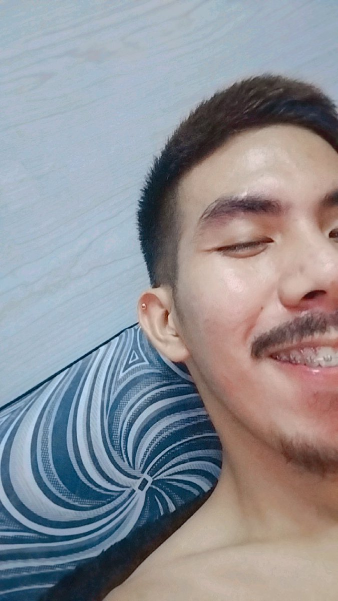 Lywel25's tweet photo. when I'm trying to comfort my own self from heartbreak. My brain and heart having conversation. https://t.co/5wfSkbbgZc
