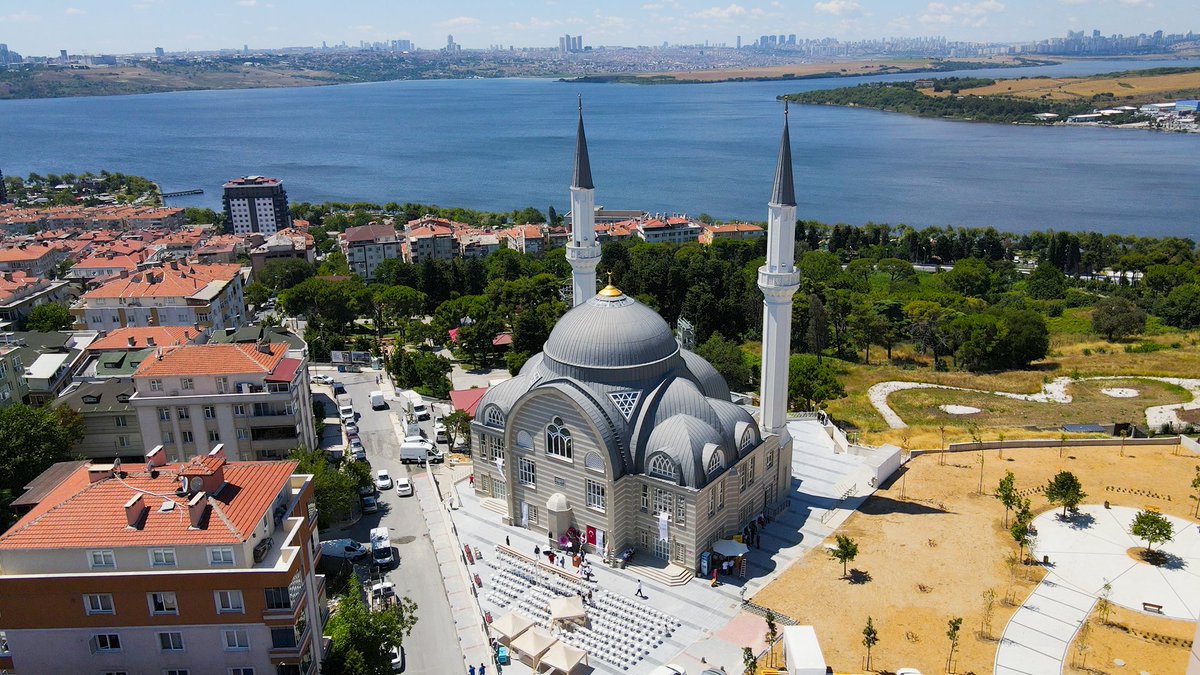 Ekrem Özen Camii açılışı büyük bir coşkuyla gerçekleşti
Programda  Mevlid-i Şerif de okunarak değerli büyüğümüz Ekrem Özen rahmetle anıldı Katılan herkese teşekkür ediyoruz
#açılış #cami #dost  #kardeşlik  #habertürk #lokmanyıldız #ahevvakfı #onurmarket #özengrup #ekremözencamii