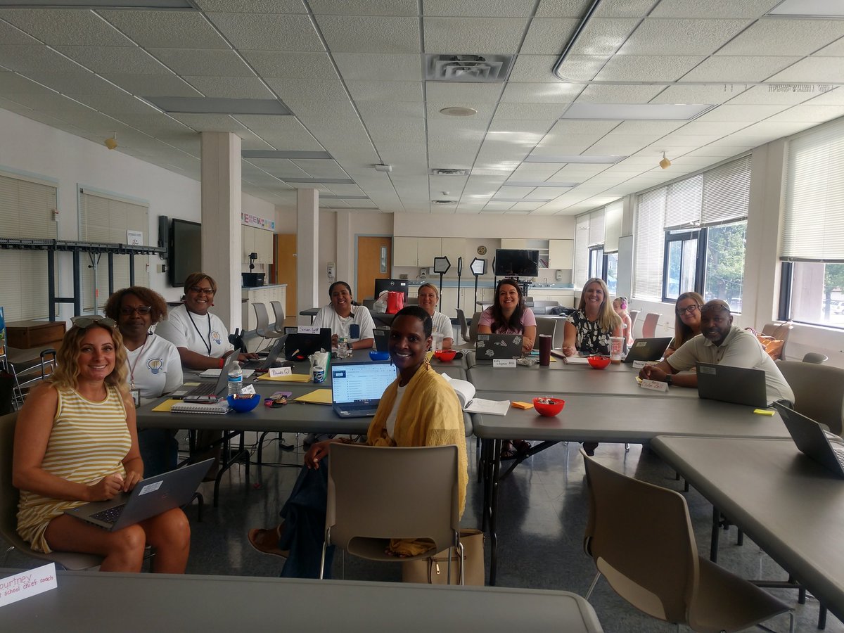 RhondaNeal100's tweet photo. Network 3 @rm515151 Leadership Boot Camp.  #Yr2  Thanks #LisaM🥰 @RCSDNYS https://t.co/hwTqEAL64X