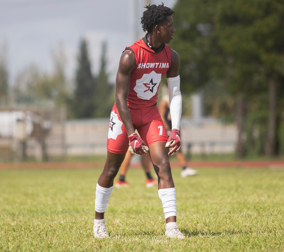 5starlimited's tweet photo. Dominate the beginning, middle and end. It’s how you start and HOW YOU FINISH!! #5star #football #7v7 #uniforms https://t.co/2RJcsmSGfZ