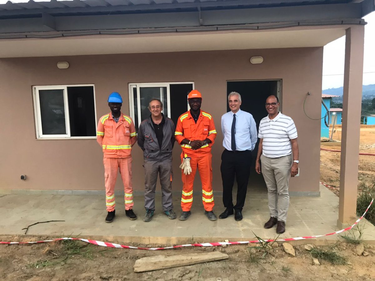 Franceaugabon's tweet photo. 🇫🇷 🇬🇦 Déplacement de l’ambassadeur #FranceauGabon à #Moanda. Aux côtés de @LoiseTAMALGO et #AndréMassard, visite du lotissement de #Leyima dédié au relogement et de l’école des Mines, 2 sites soutenus par #Comilog @GroupeEramet dans le cadre d’un partenariat avec l’Etat #Gabon https://t.co/jFnwchjZYk