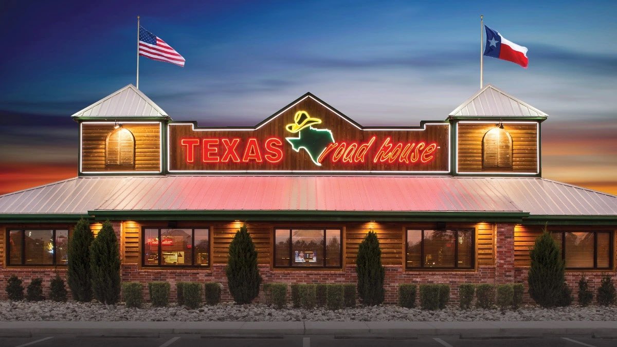 After a long decision making process and many conversations with my wife, I am excited to announce that I have COMMITTED to eating dinner at Texas Roadhouse #Roadies🥩#TheNextChapter #Blessed