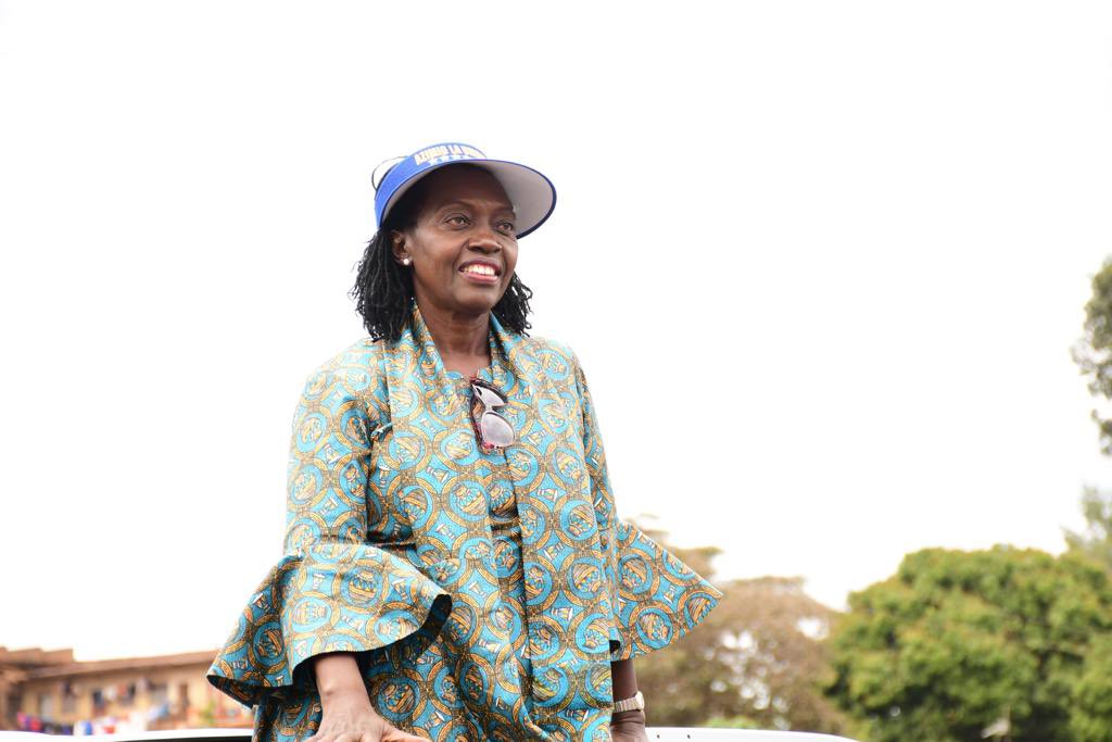 SenatorEMaina's tweet photo. It was with great honour we welcomed and transversed Nyeri County with @MarthaKarua receiving the warmth and overwhelming support of #NyeriCounty constituents! #Inawezakana #AzimioLaUmoja #IncomingNyeriGovernor #KugaNaGwika #UtongoriaNaUkuria https://t.co/1fzSUKDLe1