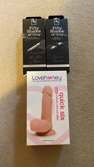 開心仔😙新玩具到😘😘😘  #sextoys #sex #fiftyshadesofgrey #hkcouple #hkslut #orgasm #orgasmtorture #vibrator #sexygirl<a href="/tag/sextoys"class="tags">#sextoys</a><a href="/tag/sex"class="tags">#sex</a><a href="/tag/fiftyshadesofgrey"class="tags">#fiftyshadesofgrey</a><a href="/tag/orgasm"class="tags"><span>#orgasm</span></a><a href="/tag/sexygirl"class="tags"><span>#sexygirl</span></a><a href="/tag/vibrator"class="tags"><span>#vibrator</span></a><a href="/tag/orgasmtorture"class="tags"><span>#orgasmtorture</span></a><a href="/tag/%E6%B7%AB%E5%A6%BB"class="tags"><span>#淫妻</span></a>