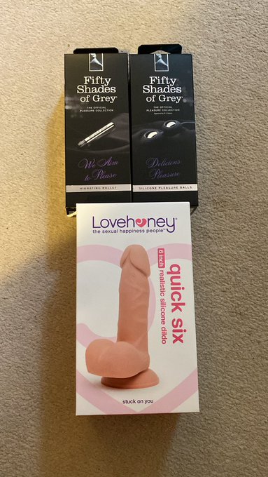 開心仔😙新玩具到😘😘😘

#sextoys #sex #fiftyshadesofgrey #hkcouple #hkslut #orgasm #orgasmtorture #vibrator #sexygirl