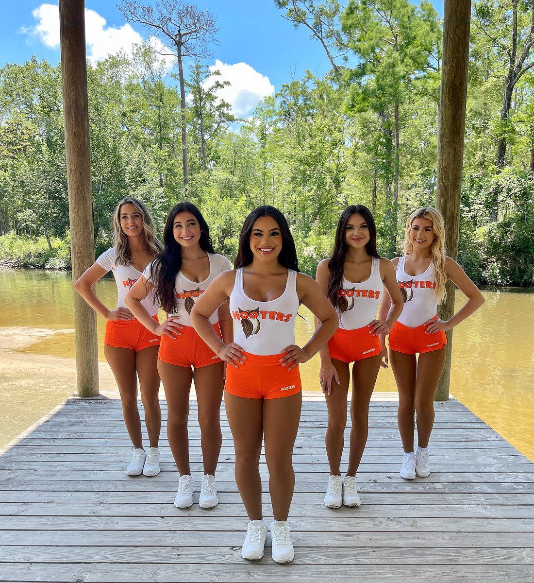Come worth with us! We're accepting applications for all positions!
💰Great Money 📅 Flexible Hours
📚Tuition Assistance 😊 Make Great Friends
Plus,  promotional opportunities like shooting for the Hooters Calendar!
Stop by and apply in person.
#jobs #jobsearch