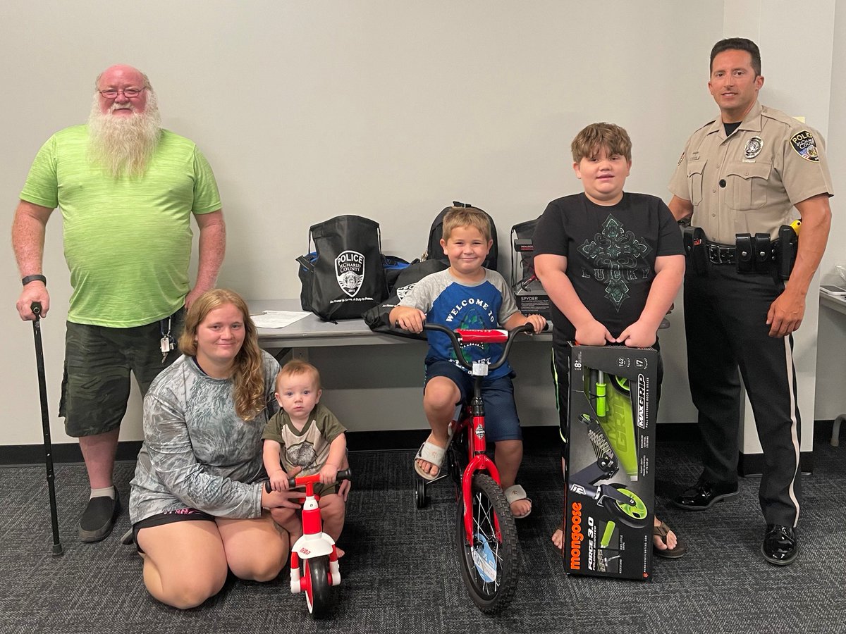 SCCMOPD's tweet image. 𝗔𝗻𝗼𝘁𝗵𝗲𝗿 𝗰𝗵𝗮𝗻𝗰𝗲 𝗺𝗲𝗲𝘁𝗶𝗻𝗴 𝘁𝘂𝗿𝗻𝘀 𝗶𝗻𝘁𝗼 𝗮 𝗯𝗲𝗮𝘂𝘁𝗶𝗳𝘂𝗹 𝗳𝗿𝗶𝗲𝗻𝗱𝘀𝗵𝗶𝗽. This morning, Officer Shawn Birdsong went above and beyond to help a family in need. Check out the story at bit.ly/3IVsTsg. #SCCPDCommunity