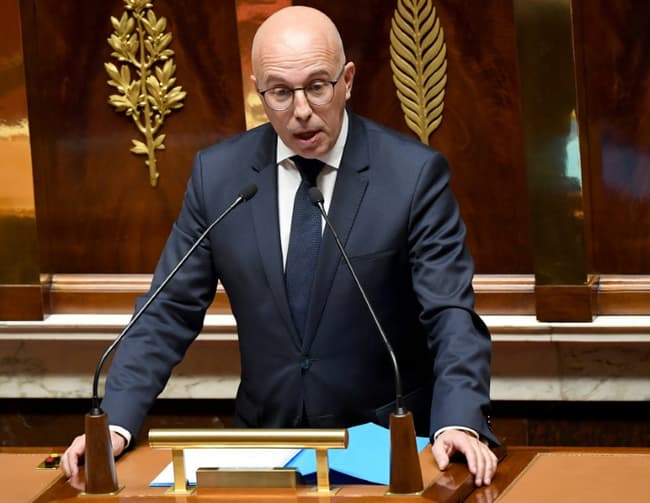 BFMTV's tweet photo. "Relâchement vestimentaire": Éric Ciotti veut le retour de la cravate obligatoire à l'Assemblée nationale
https://t.co/MgzmZYhXIy https://t.co/eDOoH4qx5C