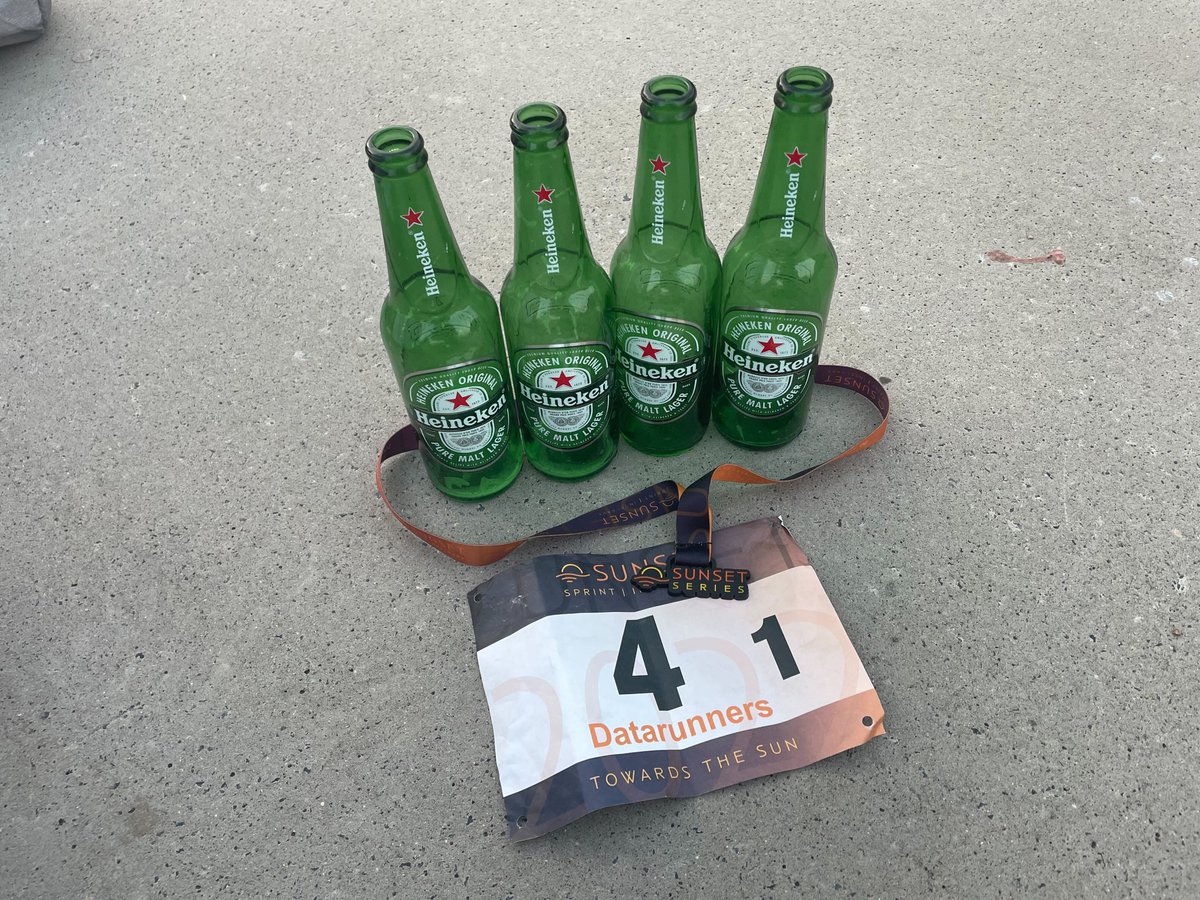 DatadriversGmbH's tweet image. Gestern wurde aus einigen unserer #Datadrivers die #Datarunners beim #sunset Staffellauf im Wilhelmsburger Inselpark. 
Für anschließende Erfrischung wurde natürlich auch gesorgt.

#team #läuft