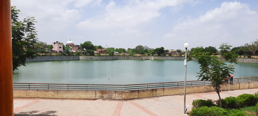 SurjitMandal9's tweet photo. Day 7: Scenario of Vatva Village Lake at Sunny and Rainy weather in a same day.
#MissionAmritSarovar #AICTE #aicteinternship #MoHUA https://t.co/Qp6f22xNrd