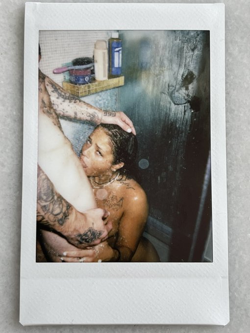 i love polaroids   https://t.co/Y0e5mJn5j0 https://t.co/g53M3PC9v5