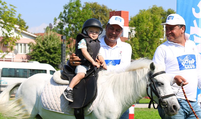 Çocuklar ‘pony’ atlarına bindi medyadetay.com/cocuklar-pony-… #sakarya #sakaryabüyükşehirbelediyesi #ponyclup #sakaryahaberleri