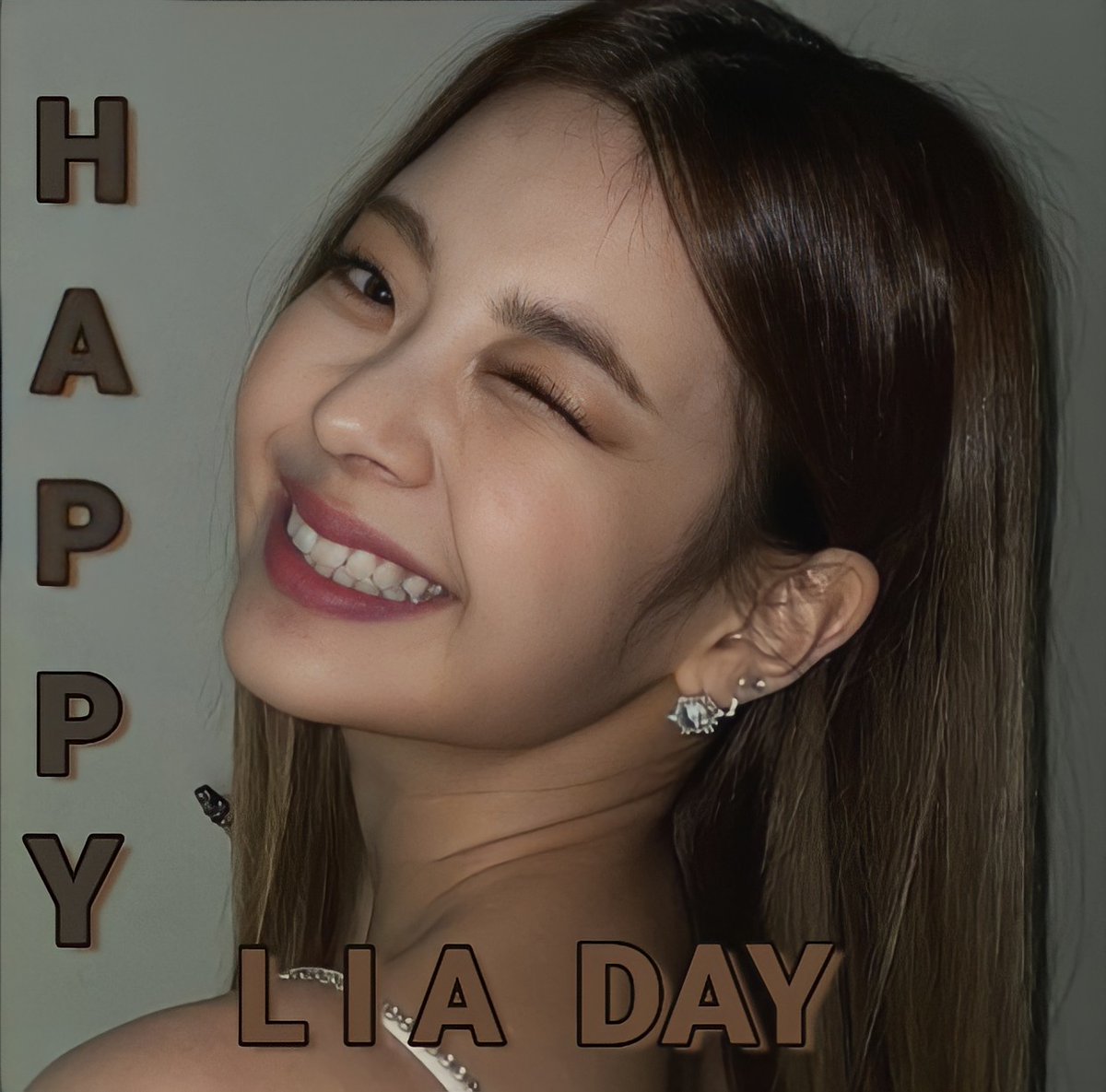 ays_jy's tweet photo. happy birthday to our loving and caring unnie, choi jisu <3 https://t.co/RtsJ9mEzbK