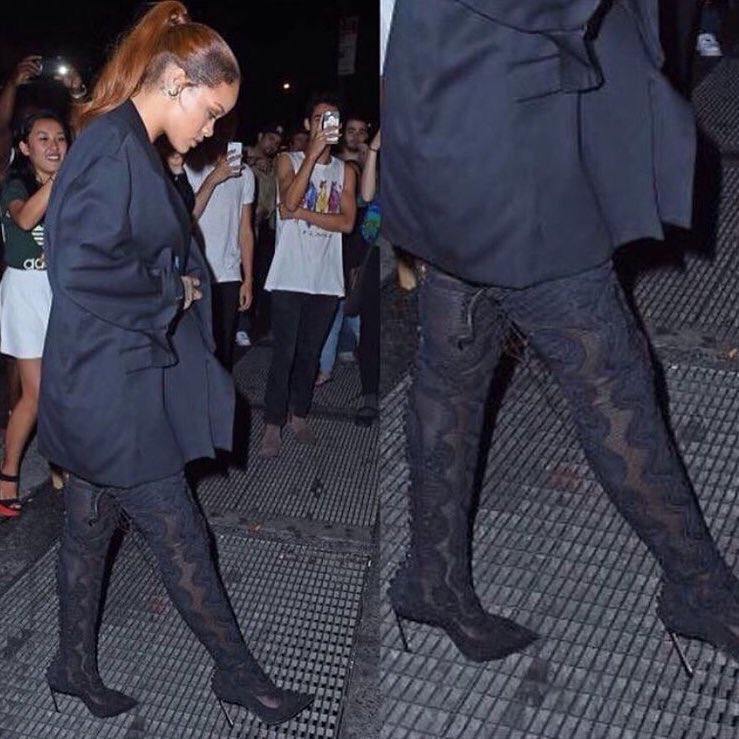 daneldix's tweet photo. jesus andou sobre as aguas, já rihanna: https://t.co/JMNzpQwXzT