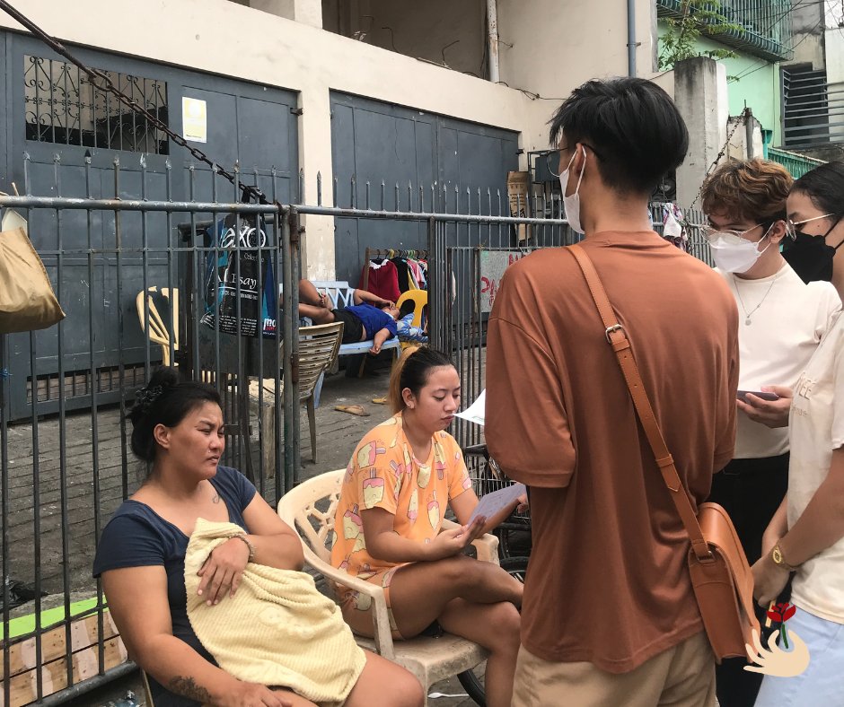 project_KAPWA's tweet photo. Ang Project KAPWA ay bumuo ng pag-uusap patungkol sa mutual aid sa mga miyembro ng komunidad ng Brgy 561 sa Sampaloc, Manila. https://t.co/4fVvpZQQmn